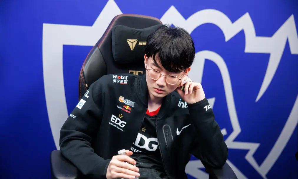 包含TSM绝杀PSG,ShowMaker操刀奇招英雄翻盘焦点之战半决赛,引爆全场热议的词条 包含TSM绝杀PSG,ShowMaker操刀奇招英雄翻盘焦点之战半决赛,引爆全场热议的词条