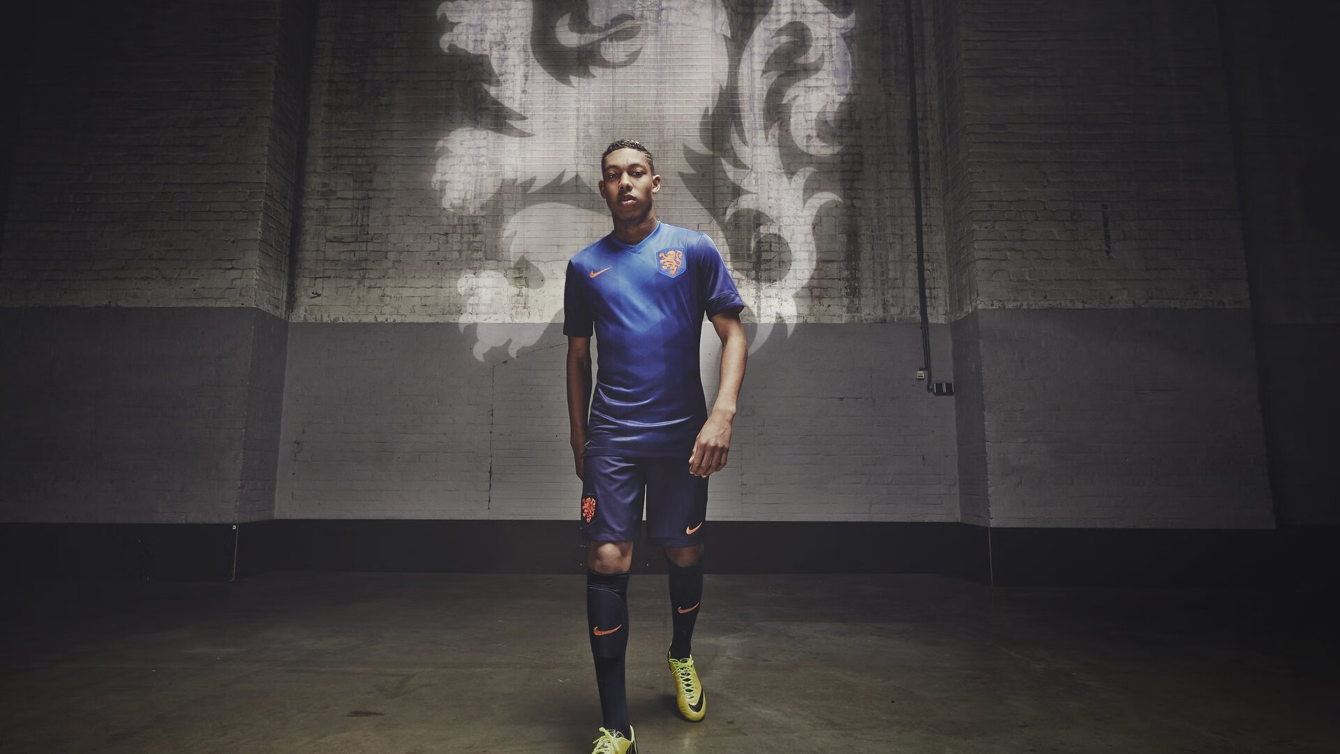 绝境狂澜!乌拉圭替补奇兵撕碎黄色潜水艇,沉默领袖终成破壁人